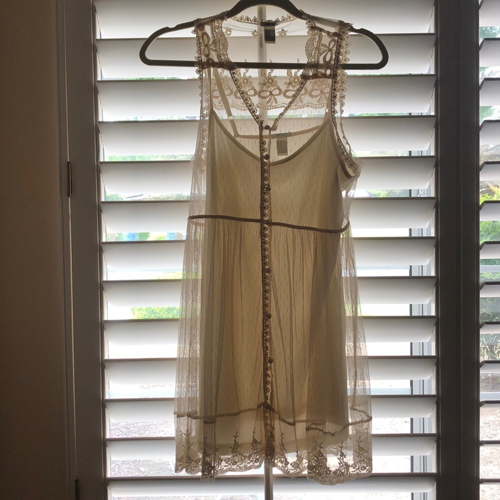Classy summer dainty dress with lace!